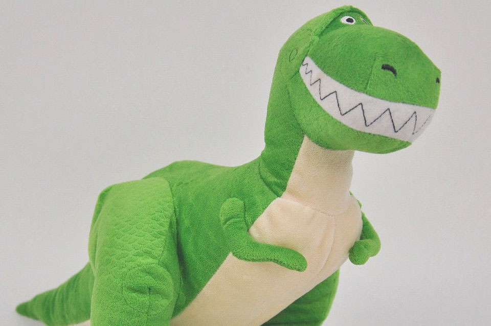 Encargó un dinosaurio de juguete para su hijo: mirá lo que le mandaron