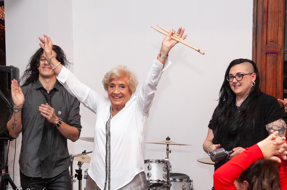 Abuela Baterista Tiene 83 Años Cumplió Su Sueño Y Toca Como Los Dioses 