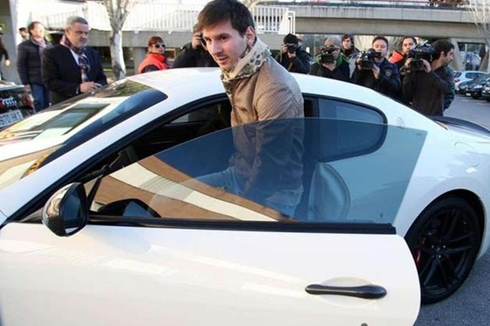 Increíble así es parte de la colección de autos de Lionel Messi
